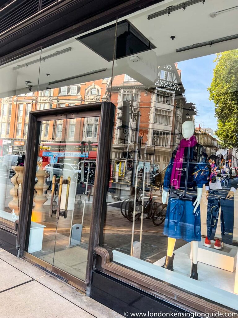 Everything you need to know about visiting Jigsaw on High Street Kensington. From what to find in the store to how to get there and opening times.