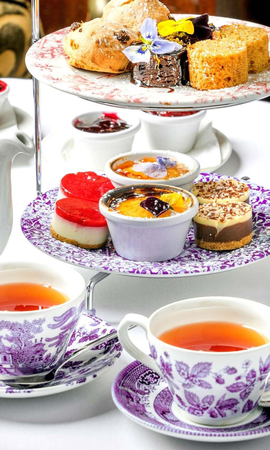 Guide to the best themed afternoon tea in london. From Disney themed afternoon teas to quirky, funky and unique on buses, yachts and themed rooms. Alice in Wonderland themed afternoon tea, Harry Potter theme, NYC, English tea, Indian themed and more! #London #foodie #gastronomy 