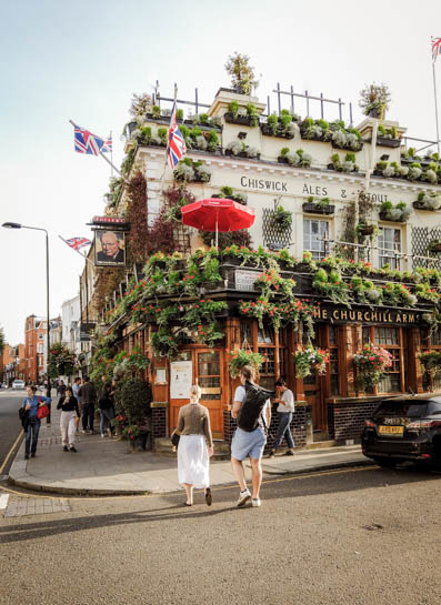 Guide to the beautiful places in London that need to be on your London itinerary. Whether you are doing a one day or 7 days in London. These are must sees not to be missed.