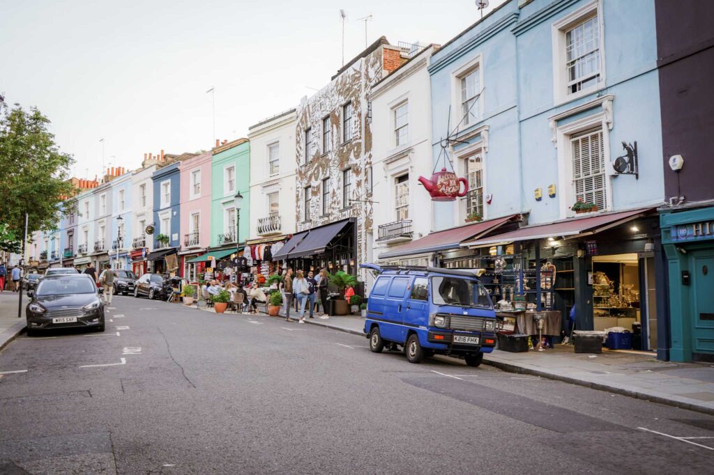 The area guide on Notting Hill. Notting Hill is one of the London's most colourful neighbourbood and one not to miss out when in London. Amazing pubs, cafes and markets.