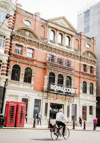 Guide to things to do in Sloane Square, from shopping, cafes, pubs and restaurants as well as sights not to miss when visiting the area.