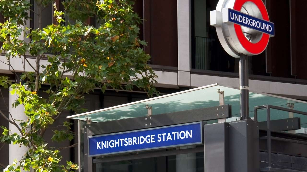 Guide to Knightsbridge, a world-famous shopping district located in the heart of London. The area is home to some of the world's most prestigious shops and department stores, including Harrods, Harvey Nichols, and Selfridges.