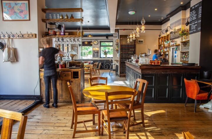 Looking for the best pubs in Camberwell? Look no further than our guide to the top watering holes in the area. From traditional local haunts to trendy gastropubs, we've got you covered. #camberwll #londonpubs Things To Do In London | Things To Do In Camberwell | Best Pubs In Camberwell | Best Pubs In London | Best Pub Food | Sunday Roast | Places To Eat In London #londonnightlife | Things To Do At Night