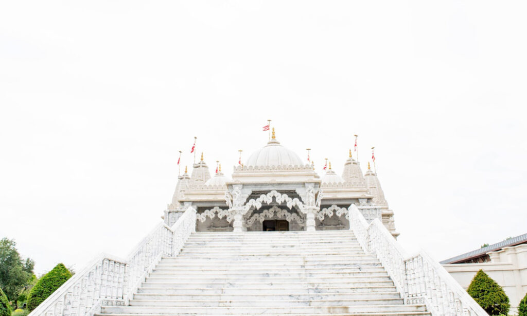 London's Insanely Beautiful Temple You Have To See - Neasden temple aka Baps Shri-Swaninarayan Mandir
