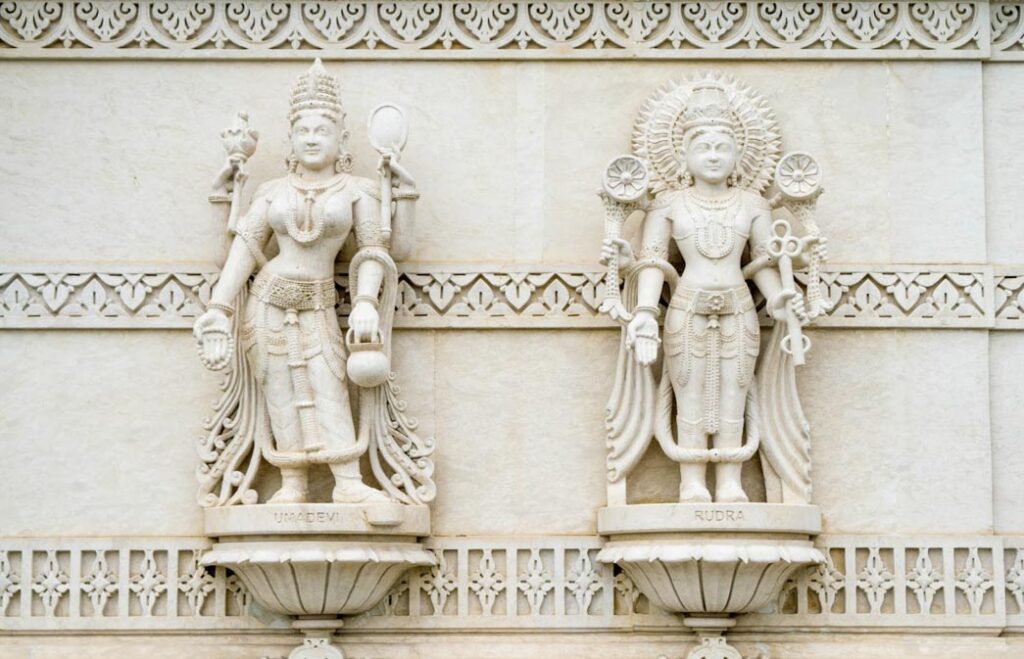 London's Insanely Beautiful Temple You Have To See - Neasden temple aka Baps Shri-Swaninarayan Mandir