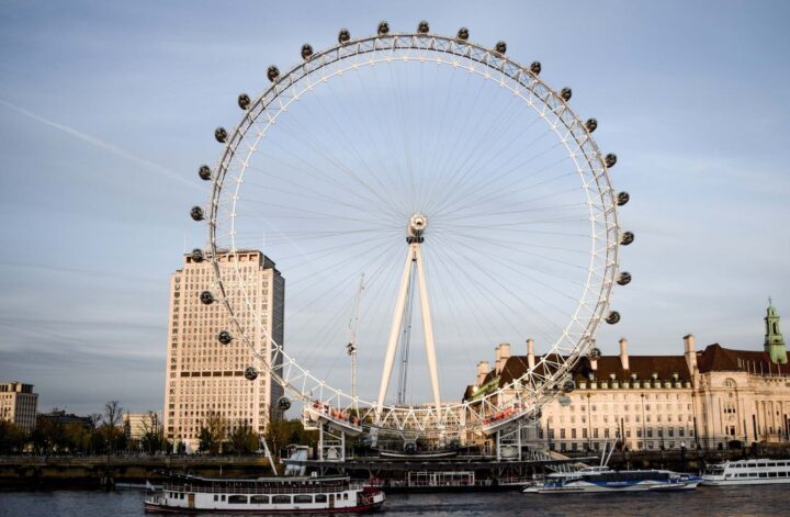Guide to things to do near London Eye. From museums, galleries to places see and eat. From Big Ben, Buckingham Palace, St Pauls and more.