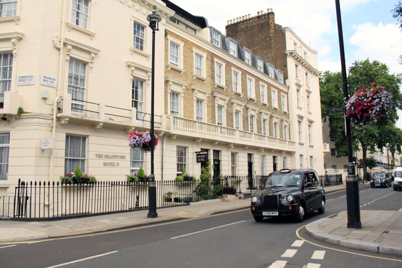 Top Cheap London Hotels Near Victoria Coach Station - Tops hotels that don't break the budget and are close to Victoria Coach Station, Victoria Train Station, Buckingham Palace, Hyde Park, Big Ben, Oxford Street and more. With easy transport to London Airports.