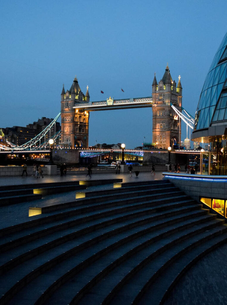 A London area guide - Tips on London Bridge. Is this a safe place to stay, visit or explore? Plus tips on things to do in London Bridge, places to eat, chill and hang out.