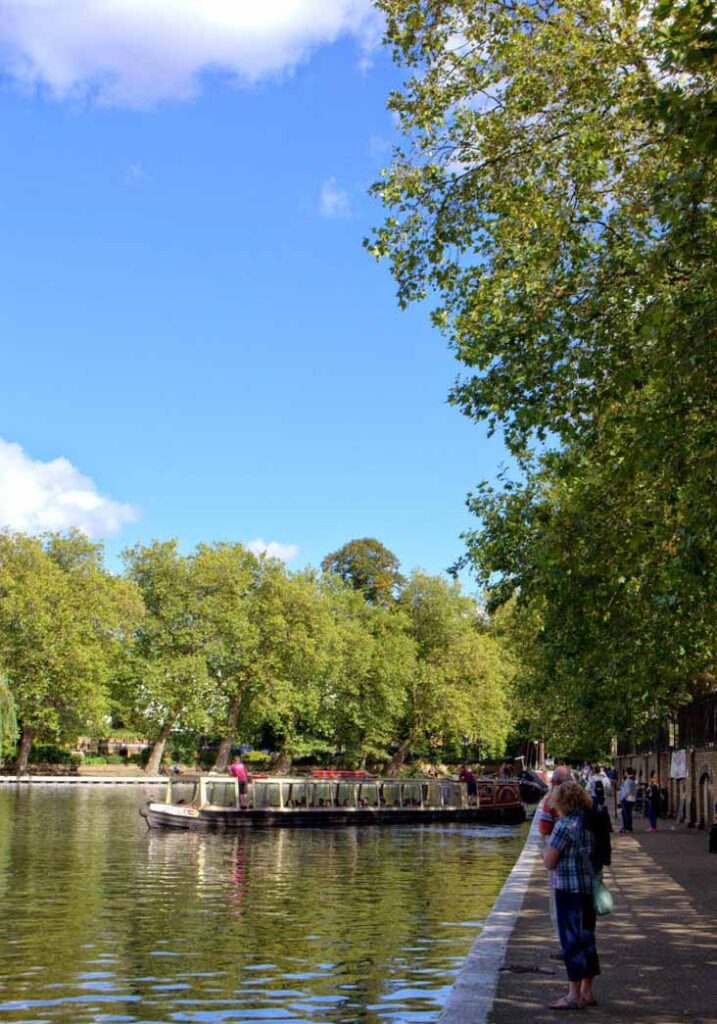 Discover the best things to do in Paddington, a charming neighbourhood in the heart of London. From exploring the picturesque canals and green spaces to indulging in the local food scene and shopping at artisanal markets, this post covers all the top attractions and hidden gems in Paddington. Whether you're looking for a relaxing day out or a fun-filled adventure, there's something for everyone in this vibrant part of the city. Things To Do In #London #londontravelguide Places To Visit In London