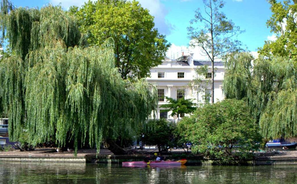 Little Venice Boat Tour | Quick Guide To Little Venice In London - Plus things to do in Little Venice #London #hiddengem #traveltips #uk #england