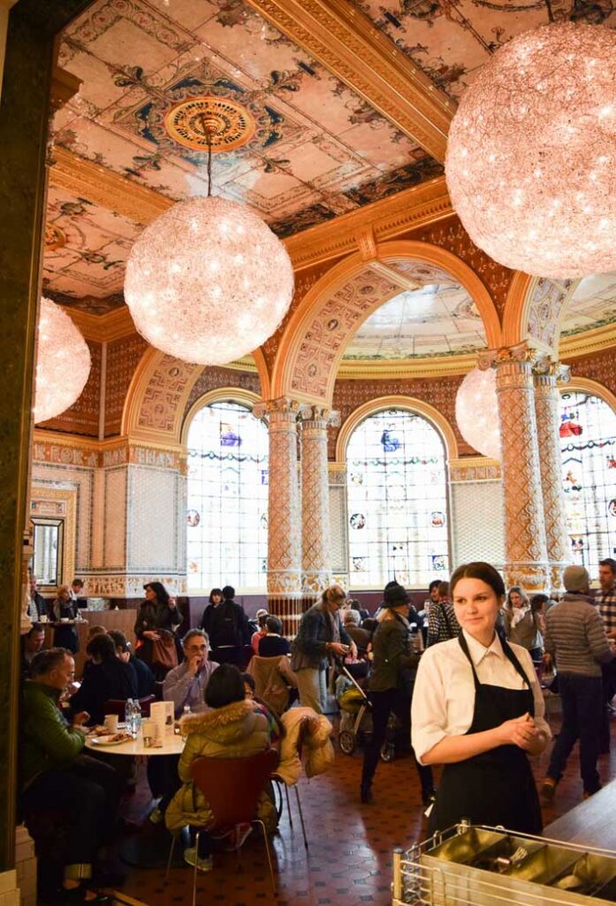 Brunch At Victoria And Albert Museum | Visiting V&A Museum in London