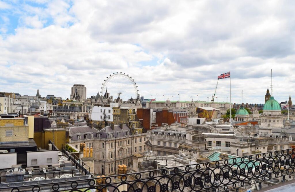Vista Bar On Trafalgar Square Plus London's Best Roof Top Bars