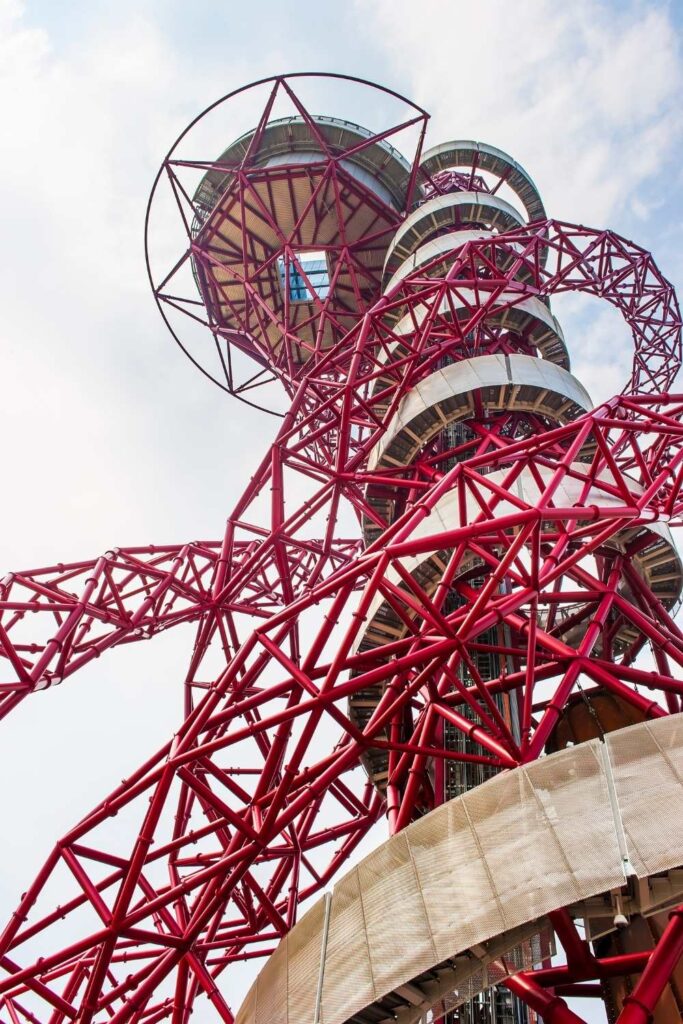 Guide to the coolest and adventurous things to do in London. Perfect for those looking for extreme and adrenaline activities for an exciting and thrilling experience in the city. adrenaline activities london | adventure activities london | outdoor activities near london | adventure days out london | extreme activities london | best outdoor activities in london | adrenaline london activities | adventurous things in london | fun adventurous things to do in London |exciting things to do in london
