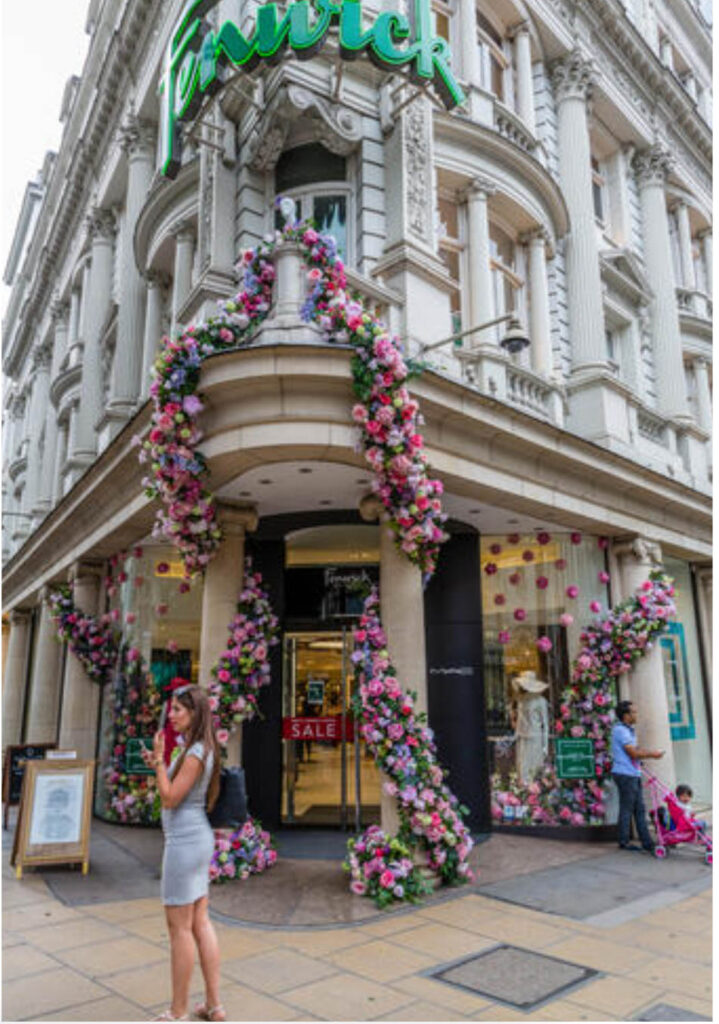 Guide to the best department stores in London, from luxury and famous stores to the most Instagrammable that need to be on any tourist's itinerary. Harrods, Selfridges, Harvey Nichols, John Lewis, Peter Jones, House of Fraser, Liberty, Fortnam & Mason and more