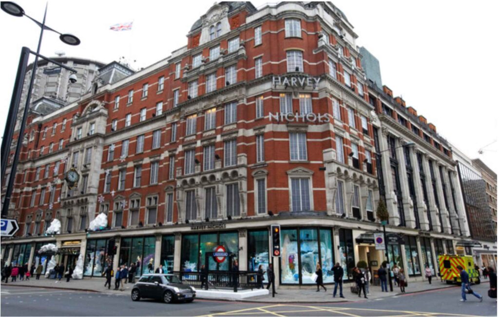 Guide to the best department stores in London, from luxury and famous stores to the most Instagrammable that need to be on any tourist's itinerary. Harrods, Selfridges, Harvey Nichols, John Lewis, Peter Jones, House of Fraser, Liberty and more
