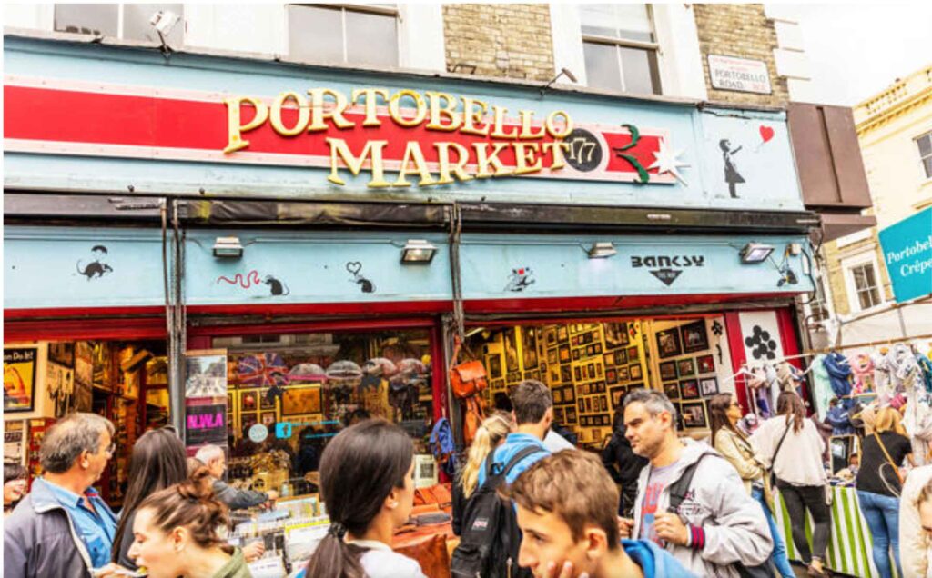 Famous London Markets You Need To Visit - from food markets, to flower markets and those operating weekend and sunday only and everything in between! Every tourists needs to at least visit two of these when in London.