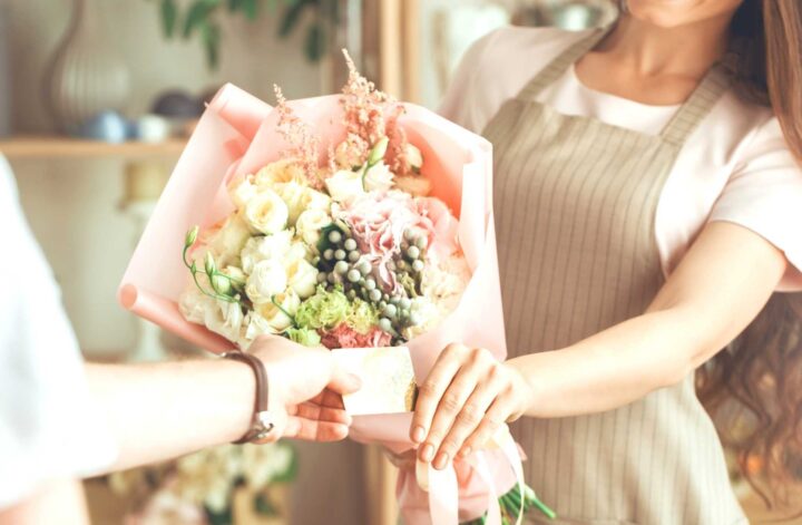 Guide to the best florists in Mayfair. Whether you are looking for flowers for a wedding, birthday, anniversary or anything in between, there is a Mayfair florist to match.