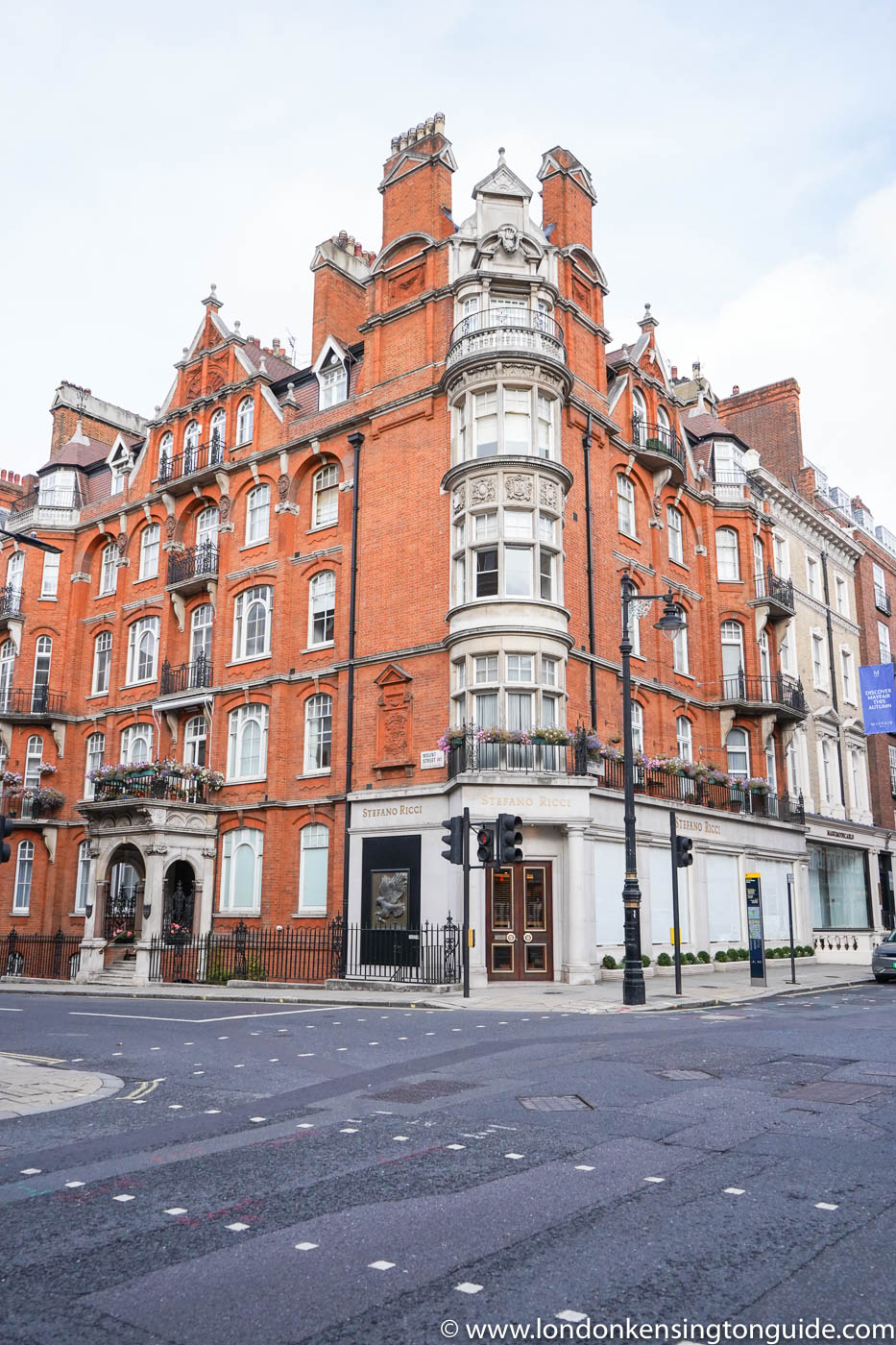 Guide to Mayfair in London. Everything you need to know about one of London’s most affluent areas. From shopping to living in Mayfair, its safety, how to get there, history and more. London Mayfair | london mayfair district | mayfair area london | where is mayfair | history of mayfair london | how to get to mayfair | mayfair london | rich areas in london | rich areas in london | london mayfair area