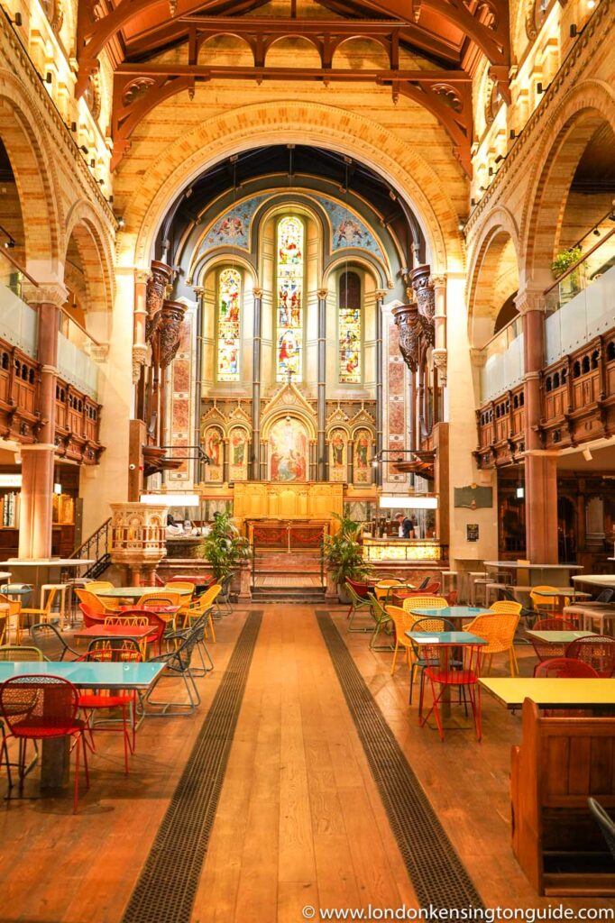 Guide to visiting Mayfair Mercato London. The lovely mayfair food court house within St Mark’s Church. Everything you need to know to plan you visit. How to find it, booking details, restaurants, menus, you will find there and it’s history. Mercato Metropolitano mayfair | mercato mayfair booking | mercato mayfair restaurants | mayfair food court | mercato metropolitano london mayfair | mercato mayfair menu | mercato mayfair review | mercato mayfair history | mercato mayfair photos | 