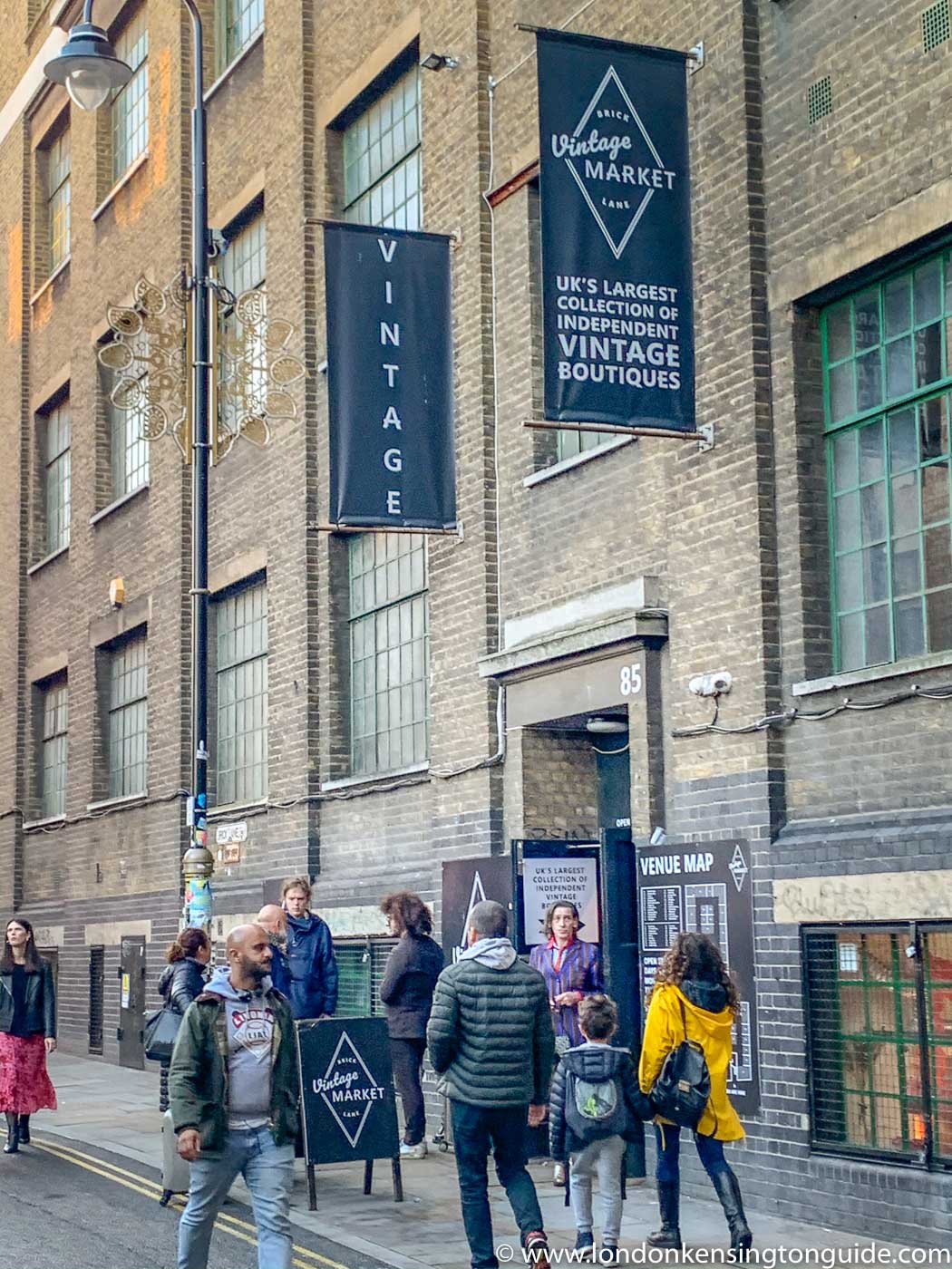 From longstanding vintage shops to interesting emporiums, here’s our guide on where to shop in London’s coolest neighbourhood, Shoreditch. Vintage Shops In Shoreditch | london thrift shops | vintage market brick lane | brick lane vintage market | vintage shops brick lane | vintage shops on brick lane | vintage shopping in east london | shoreditch vintage market | east london vintage shops | brick lane vintage | vintage stores shoreditch