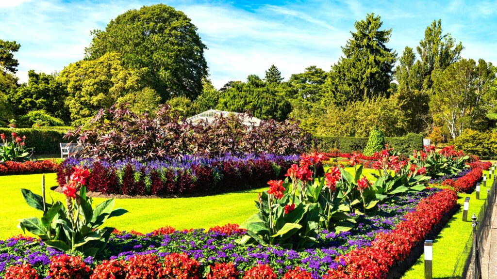 A guide to London's most beautiful gardens. From royal palace gardens to hidden gems within London parks and stately homes across the city. Read on to discover these gems.