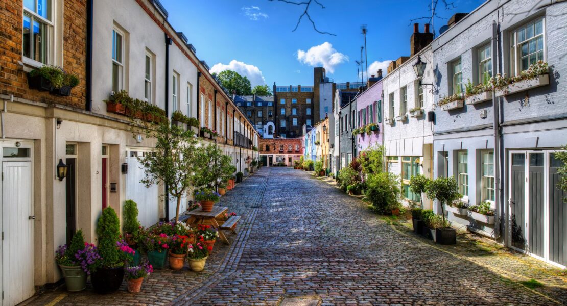Looking for some hotspots to fill your feed with cute houses? Let’s go through a virtual tour of Best Mews in London! Mews House London | London Mews House | Mews Houses London | Mews Houses In London | Mews In London | Kynance Mews London | Royal Mews London | London Royal Mews | St Luke Mews London | Warren Mews London | Spring Mews London | Bathurst Mews London | Mews Street London | Stanhope Mews London | Queen’s Gate Mews London | Albion Mews London | Holland Park Mews |