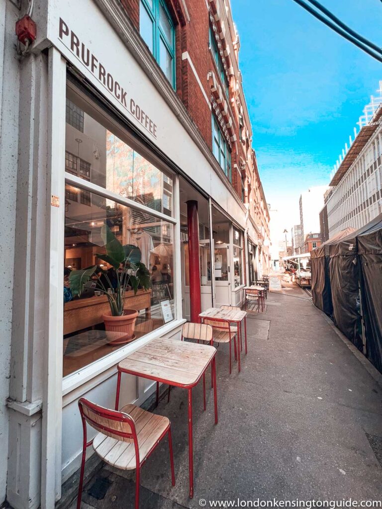 Guide to visiting Leather Lane Market in the heart of Chancery Lane near Farringdon and London's financial districts. The Food is simply delicious!