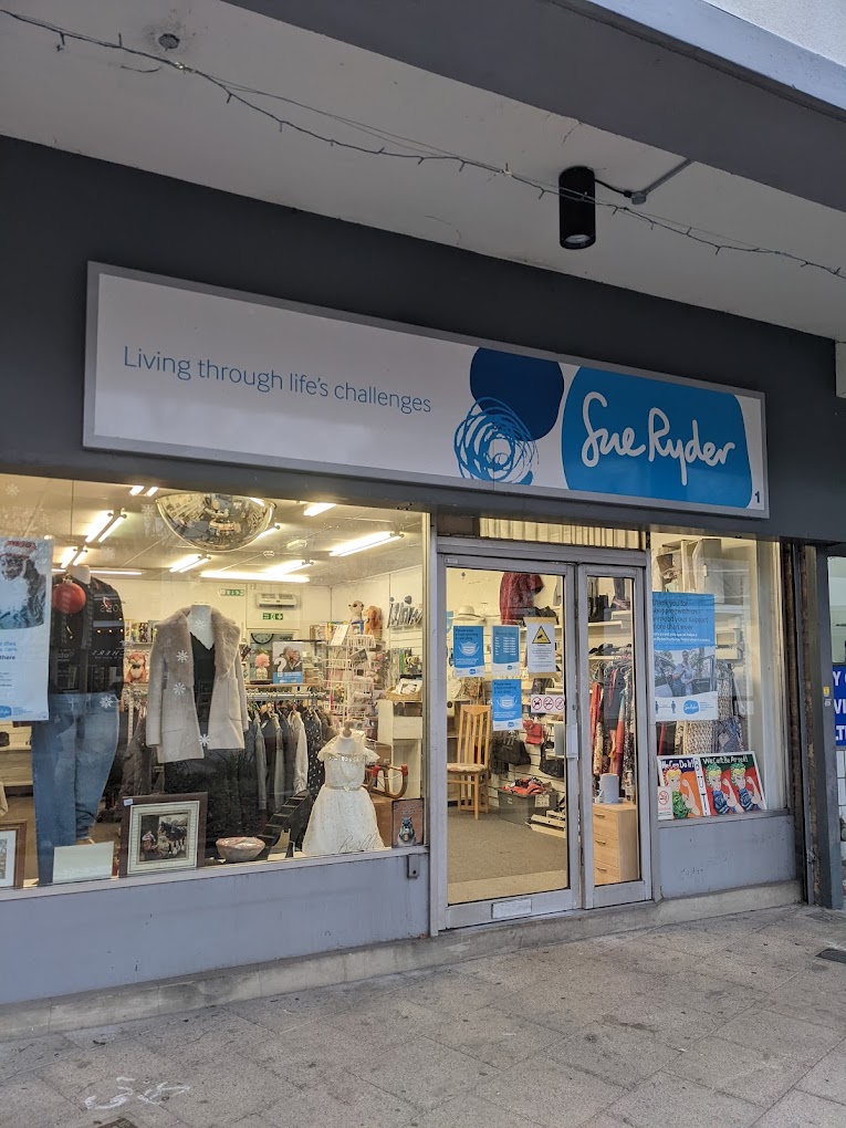 Charity shops are a great way to find bargains and donate to good causes simultaneously. There are several charity shops in Bermondsey worth checking out. bermondsey charity shops | charity shops bermondsey | bermondsey charity shop | Bermondsey Street Shops