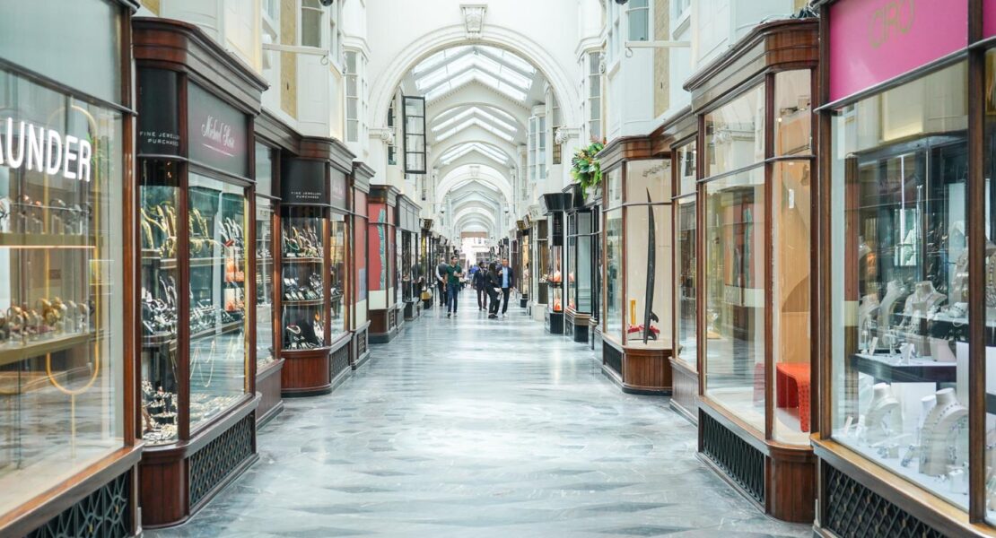 Guide to the 7 best shopping arcades in London. Many of which have an extensive history and beautiful Instagrammable interior and exterior. Plus why you need to visit them. Shopping arcades in London | Burlington Arcade London | Piccadilly Arcade London | Burlington Arcade London Shops | Best Arcades In London | Princes Arcade Piccadilly | Prices Arcade London | Shopping Arcades London | Big Arcades In London |
