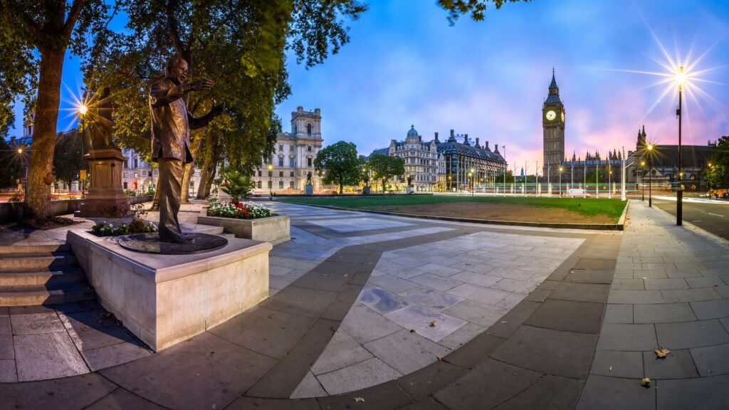 Lets go on on a journey of must-see famous London squares, many of which play host to movie premiers and other major international events.