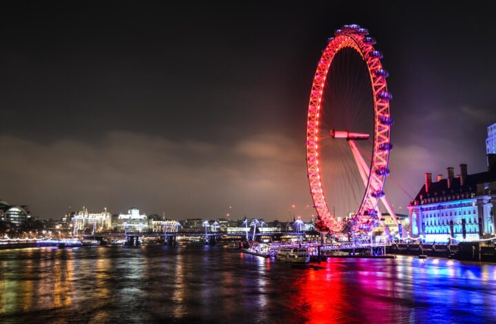 Guide to popular beer holes and Cocktail bars near the London Eye, the iconic observation wheel located in the heart of London.