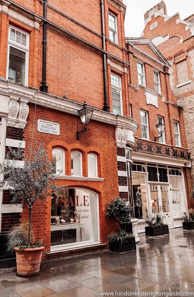 When exploring Chelsea's Sloane Square, one cannot miss out on checking out Pavillion Road. Filled with cute boutiques, cafes and restaurants its to good to miss.