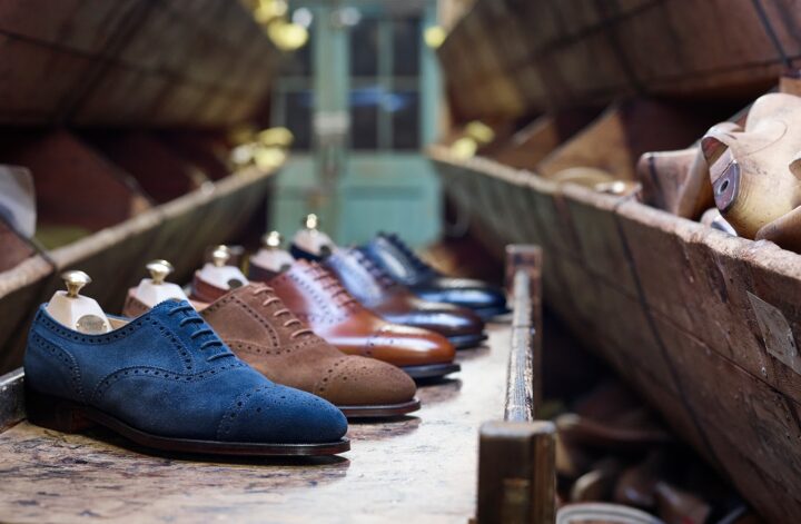 Guide to the best shoe shops in Canary Wharf, whether looking for work shoes, formal, casual and leisure shoes. From court shoes, and slingbacks to sandals and hiking shoes.