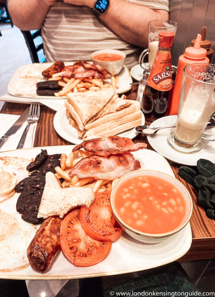 Let's look at the delicious options for breakfast places in London Bridge, Borough Market and Tower Bridge. From English breakfast to avocado toasts, breakfast bowls and more.