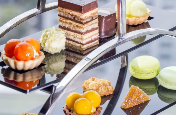 Guide to the best afternoon teas in Mayfair. Mayfair, known for its chic and sophisticated ambiance, is one of the most sought-after destinations for afternoon tea in London. With its picturesque streets lined with historic buildings and luxury boutiques, Mayfair offers a perfect setting for indulging in the quintessential British tradition of afternoon tea. Best Afternoon Tea in London #afternoontea #creamtea #Mayfair Things To Do In London | Things To Do In London