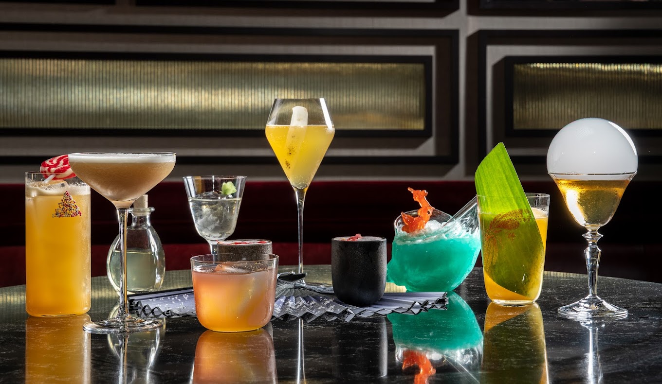 Discover the best bars in Mayfair, London with our curated list featuring some of the most stylish and sophisticated spots in the area. From classic cocktail bars to trendy rooftop terraces, find your perfect place to sip and socialize in this exclusive part of the city. #mayfair #mayfairlondon #londontravelguide #lonfonnightlife Things to do in London | Things To Do In Mayfair London | Places To Go For Nightlife In London | Best Bars In London | Mayfair Bars | Where To Go Out In London