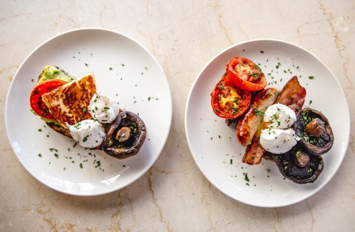Fuel up for your day with our guide to the best breakfast spots in Kings Cross. From classic fry-ups to healthy bowls and artisanal pastries, explore the top places to kickstart your morning in this vibrant part of London. Join us for a delicious journey and discover the hidden gems and local favorites of Kings Cross breakfast scene. #kingscross #london | Breakfast In London Aesthetic | Best Cafes In London | Beautiful Cafes In London | Pretty Cafes In London | Cafes In King's Cross | #Breakfast