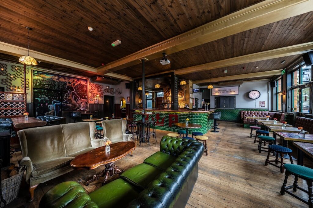 Discover the vibrant and eclectic pub scene of Peckham, London with our guide to the best drinking spots in the area. From trendy gastropubs serving craft beer and innovative cuisine to traditional pubs with a lively atmosphere and local charm, explore the top spots for a drink or two in Peckham. Uncover the best kept secrets and hidden gems of this lively South London neighbourhood and toast to a great night out! #peckham #londonpubs Best Pubs In london #Peckhambars Best Bars In London