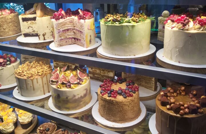 Indulge your sweet tooth with our guide to the best cake shops in Canary Wharf! From classic Victoria sponge to unique flavor combinations, we've scoured the area to bring you the most delicious and visually stunning cakes. Whether you're celebrating a special occasion or just craving a sweet treat, our recommendations for LaChi, Yumtea, Waitrose & Partners Canary Wharf, and M&S Simply Food have got you covered.