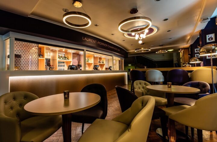 Discover the top bars near Royal Albert Hall in South Kensington, London. From elegant champagne bars to cozy cocktail lounges, explore the best establishments for a memorable drink experience. Raise a glass and indulge in the vibrant bar scene surrounding this iconic landmark.