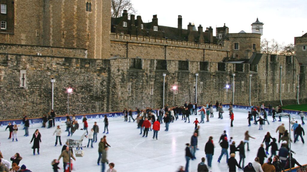 Experience the magic of London in winter! Discover the thing things to do, top attractions, cozy activities, and festive events in the city. From ice skating to Christmas markets, our guide will help you make the most of the winter season in London. | London In January | London In December | London In February | Things To Do In London In Winter | Thing To Do In London In December | Winter In London | What To Do In London In Winter | London Winter Packing List | What To Wear In London In Winter