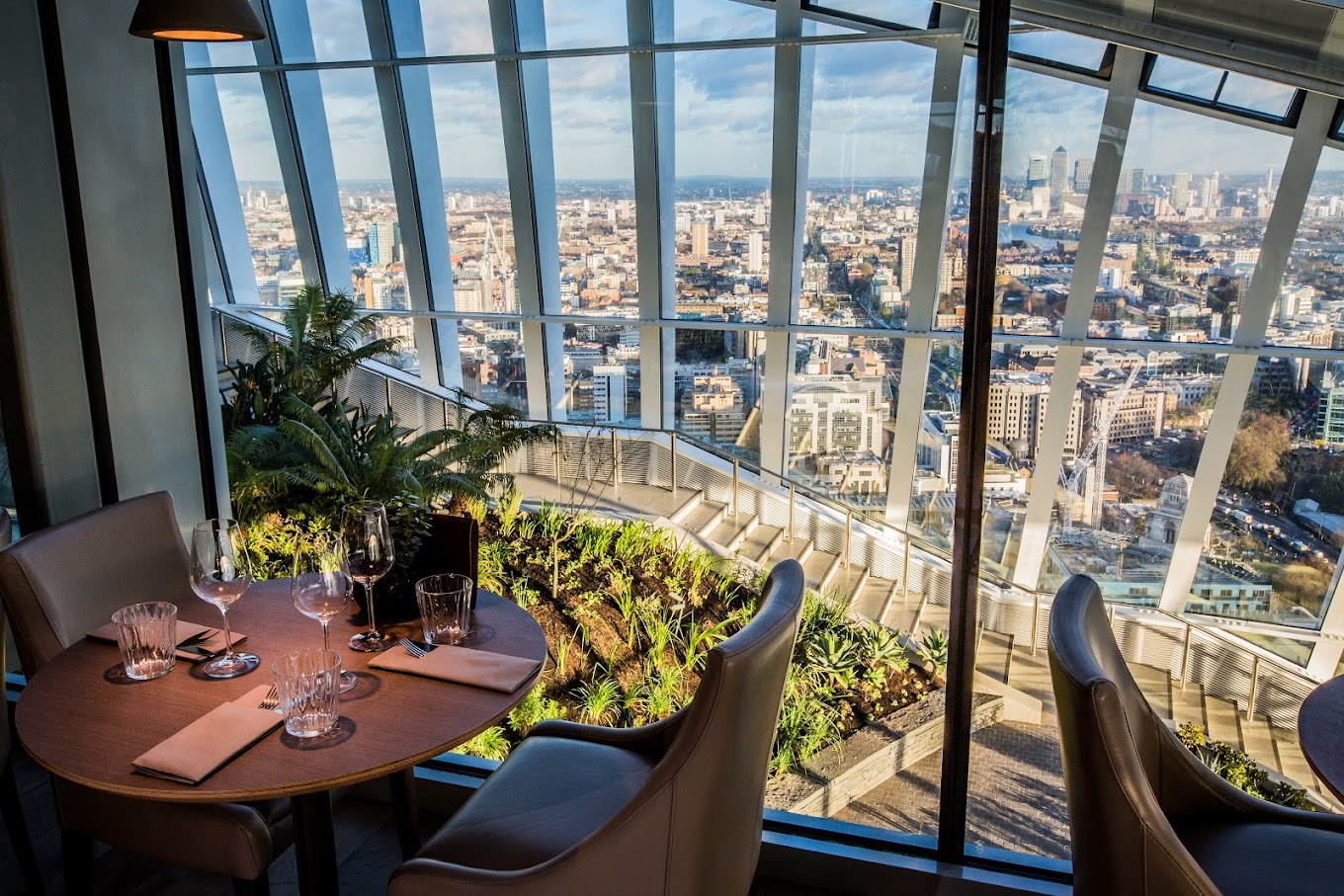 restaurants near Sky Garden in London offer a diverse array of culinary experiences that promise to delight your senses and elevate your dining journey. From elevated elegance to hidden gems and cultural fusions, these establishments are a testament to the city's vibrant dining scene. Whether you're seeking panoramic views or delectable flavors, these restaurants are ready to welcome you with open arms and exceptional gastronomy.