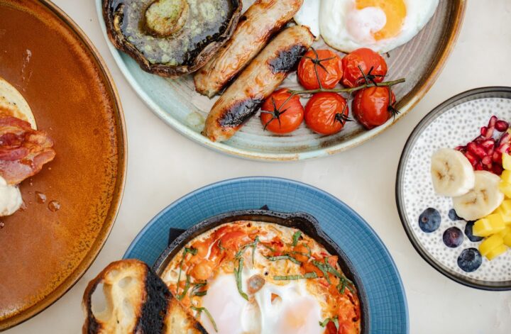 Indulge in the finest brunch delights in Twickenham! Discover a variety of mouthwatering options, from classic favourites to international flavours, all served in charming settings.