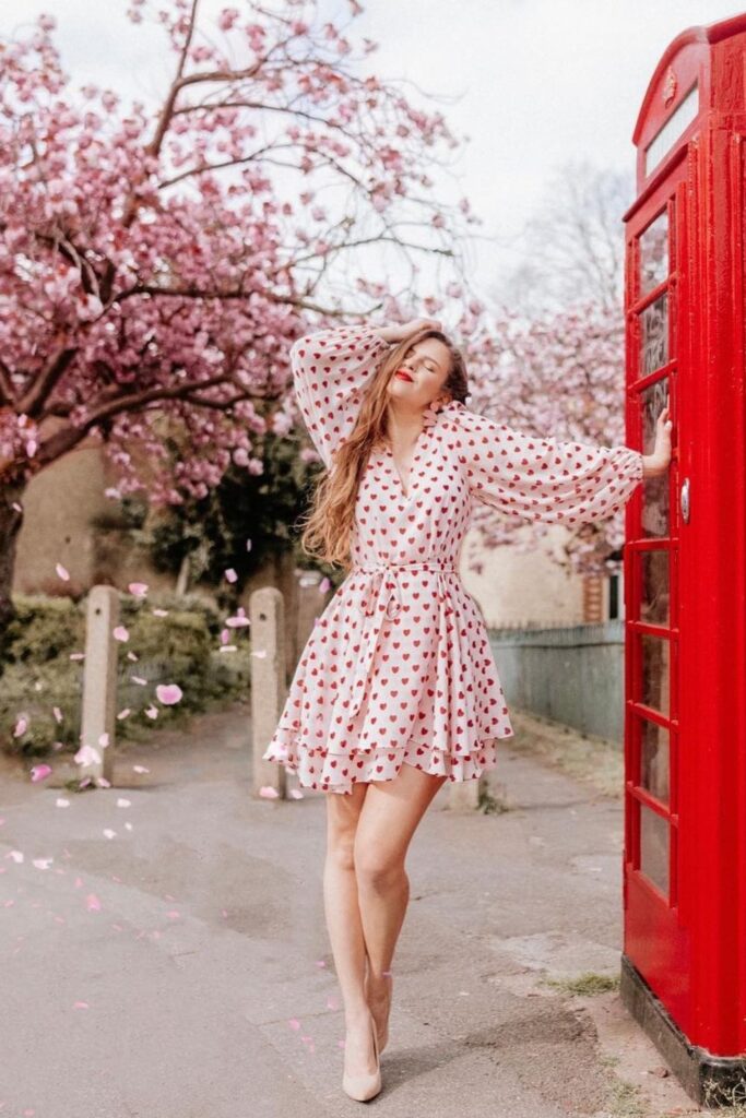 Discover the perfect spring outfits for exploring London, from brunch to bar hopping. Get insider tips on London's fashion scene and pack like a pro with our comprehensive outfit ideas and packing list. Embrace London's eclectic style this spring! London Outfit Ideas Spring | London Outfit Spring | London Outfit Ideas | Outfit Ideas | Summer Outfit | Spring Outfit | Fashion Outfit | Outfit Inspo | Casual Outfit | Concert Outfit | Classy Outfit | Outfit Inspiration | Cold Weather Outfit | Elegant Outfit | Casual Winter Outfit | Dinner Outfit | Fashion Inspo | Date Outfit