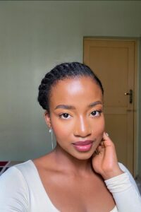 Discover stunning Thanksgiving hairstyles for all hair types, from elegant low buns to voluminous curls. Get festive hair inspiration for your holiday celebrations! Thanksgiving Hairstyles For Short Hair, Thanksgiving Hairstyles For Black Women, Thanksgiving Hairstyles For Long Hair, Thanksgiving Hairstyles For Curly Hair, Thanksgiving Hairstyles Medium Length, Thanksgiving Hairstyles Straight Hair