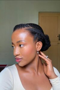 Discover stunning Thanksgiving hairstyles for all hair types, from elegant low buns to voluminous curls. Get festive hair inspiration for your holiday celebrations! Thanksgiving Hairstyles For Short Hair, Thanksgiving Hairstyles For Black Women, Thanksgiving Hairstyles For Long Hair, Thanksgiving Hairstyles For Curly Hair, Thanksgiving Hairstyles Medium Length, Thanksgiving Hairstyles Straight Hair
