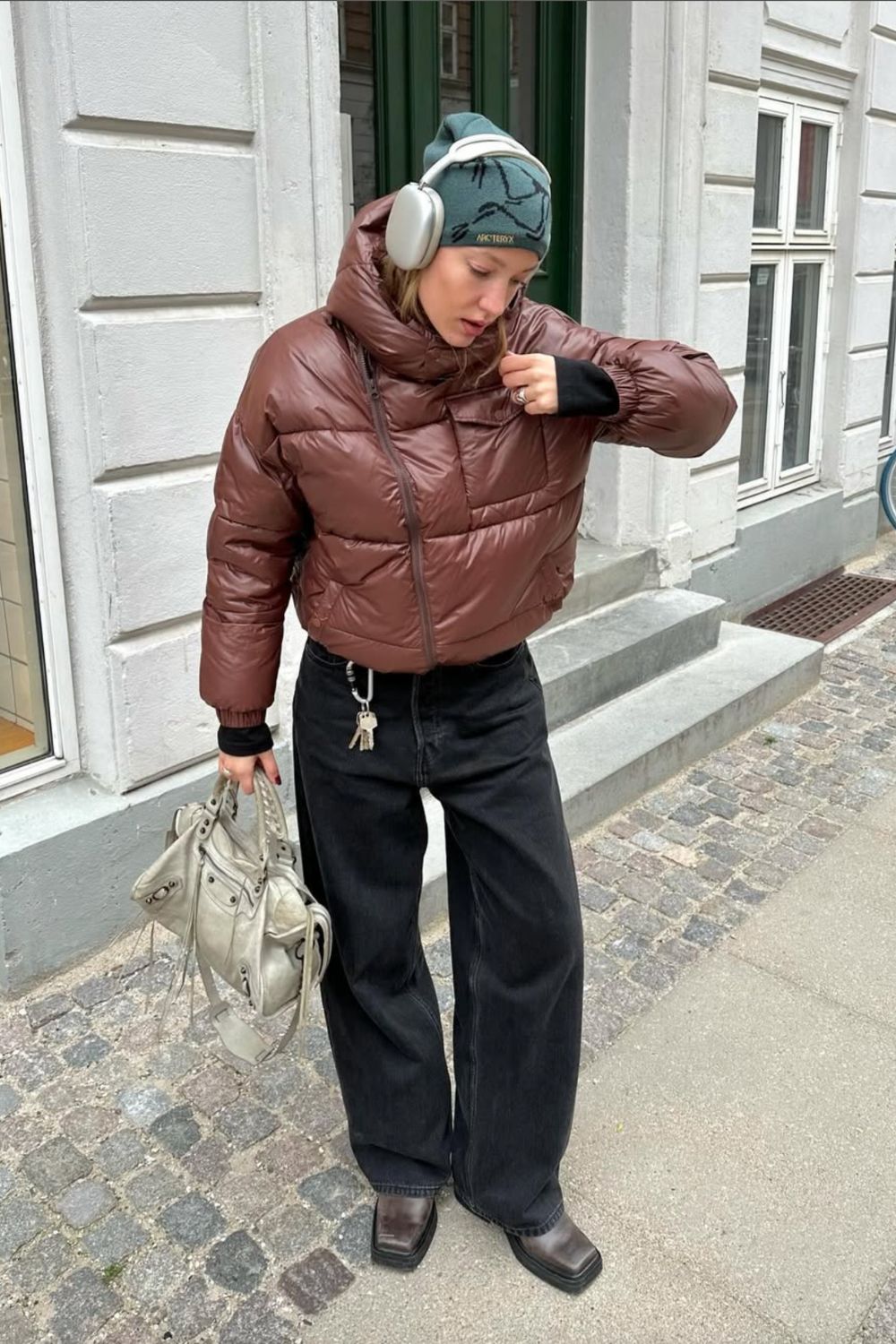 Discover 30 stylish black jeans outfit ideas for every season—from casual streetwear to chic date night looks. Get inspired with layering tips, blazer pairings, and cozy knits. Black Straight Leg Jeans Outfit, Outfits With Black Jeans, Black Jeans Outfit Aesthetic, Winter, Black Top And Jeans Outfit, Black Mom Jeans, How To Style Black Jeans, Black Flared Jeans Outfit, Black Bootcut Jeans Outfit, Black Denim Jeans Outfit, Wide Leg Black Jeans Outfit, Black Ripped Jeans Outfit Discover 30 stylish black jeans outfit ideas for every season—from casual streetwear to chic date night looks. Get inspired with layering tips, blazer pairings, and cozy knits. Black Straight Leg Jeans Outfit, Outfits With Black Jeans, Black Jeans Outfit Aesthetic, Winter, Black Top And Jeans Outfit, Black Mom Jeans, How To Style Black Jeans, Black Flared Jeans Outfit, Black Bootcut Jeans Outfit, Black Denim Jeans Outfit, Wide Leg Black Jeans Outfit, Black Ripped Jeans Outfit