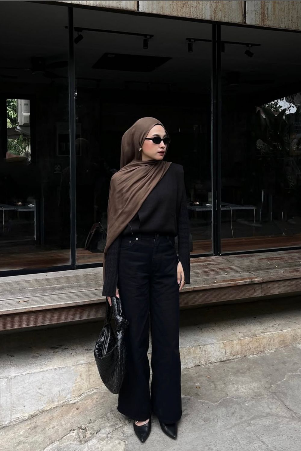 Discover 30 stylish black jeans outfit ideas for every season—from casual streetwear to chic date night looks. Get inspired with layering tips, blazer pairings, and cozy knits. Black Straight Leg Jeans Outfit, Outfits With Black Jeans, Black Jeans Outfit Aesthetic, Winter, Black Top And Jeans Outfit, Black Mom Jeans, How To Style Black Jeans, Black Flared Jeans Outfit, Black Bootcut Jeans Outfit, Black Denim Jeans Outfit, Wide Leg Black Jeans Outfit, Black Ripped Jeans Outfit Discover 30 stylish black jeans outfit ideas for every season—from casual streetwear to chic date night looks. Get inspired with layering tips, blazer pairings, and cozy knits. Black Straight Leg Jeans Outfit, Outfits With Black Jeans, Black Jeans Outfit Aesthetic, Winter, Black Top And Jeans Outfit, Black Mom Jeans, How To Style Black Jeans, Black Flared Jeans Outfit, Black Bootcut Jeans Outfit, Black Denim Jeans Outfit, Wide Leg Black Jeans Outfit, Black Ripped Jeans Outfit