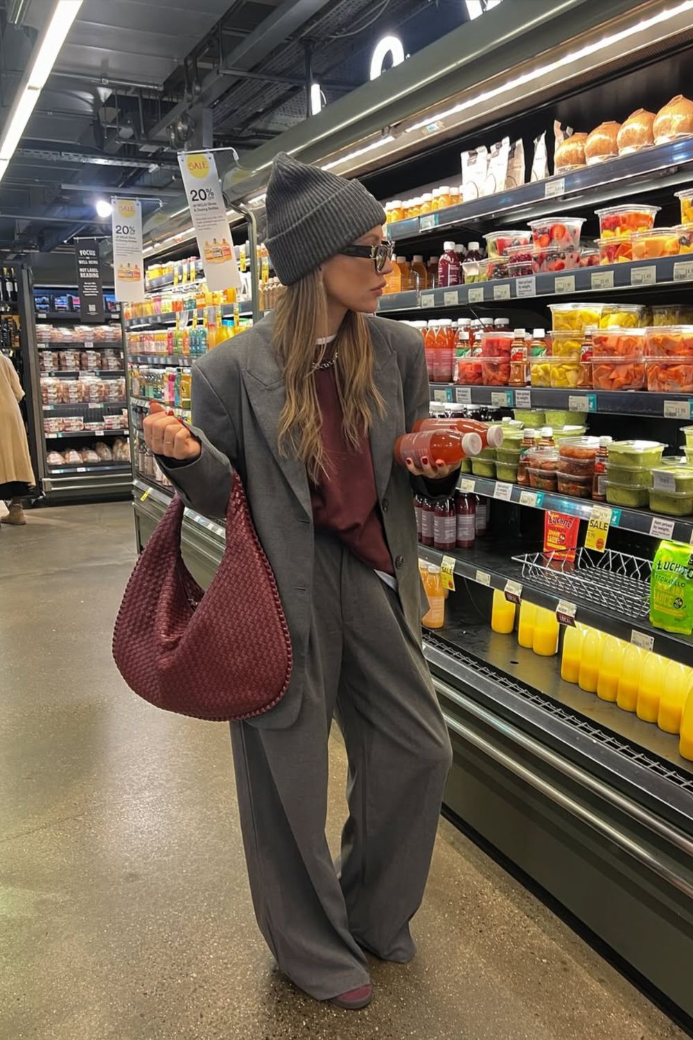 Discover chic Bottega Veneta bag outfit ideas—from casual denim looks to polished evening styles. Get inspired with versatile ways to style woven totes, clutches, and shoulder bags for every occasion. Bottega Veneta Outfit, Bottega Veneta Jodie Bag Outfit, Bottega Veneta Sneakers Outfit, Bottega Veneta Boots Outfit, Bottega Veneta Orbit Sneakers Outfit, Bottega Veneta Andiamo Outfit, Bottega Veneta Hobo Bag Outfit, Bottega Veneta Mini Pouch Outfit, Bottega Veneta Clutch Outfit