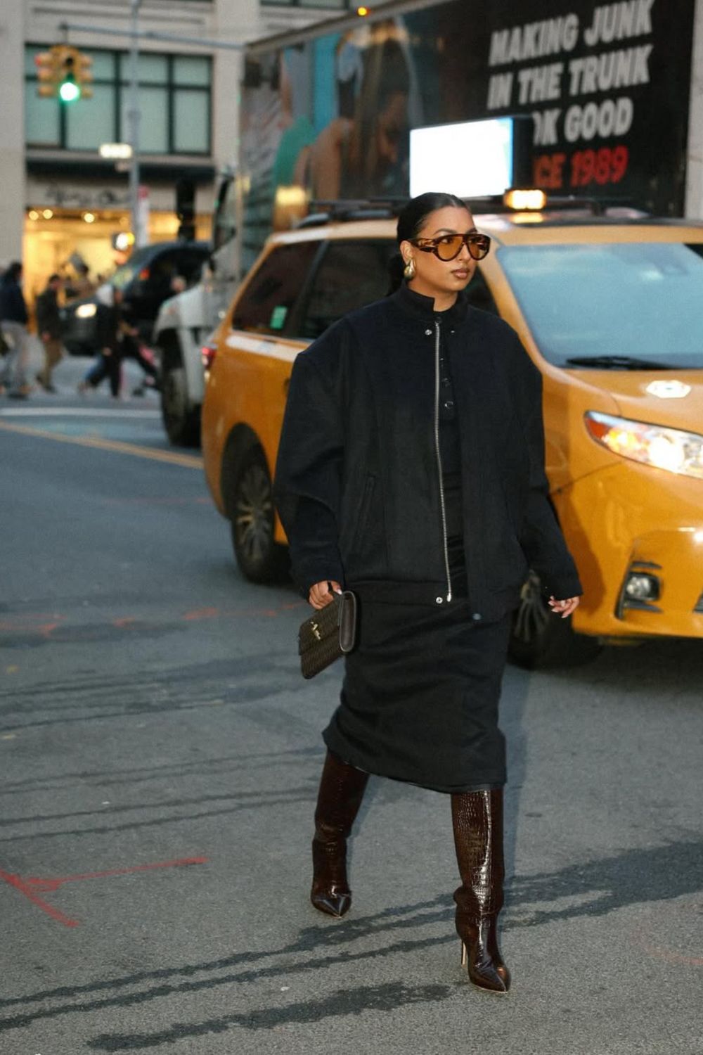Discover chic Bottega Veneta bag outfit ideas—from casual denim looks to polished evening styles. Get inspired with versatile ways to style woven totes, clutches, and shoulder bags for every occasion. Bottega Veneta Outfit, Bottega Veneta Jodie Bag Outfit, Bottega Veneta Sneakers Outfit, Bottega Veneta Boots Outfit, Bottega Veneta Orbit Sneakers Outfit, Bottega Veneta Andiamo Outfit, Bottega Veneta Hobo Bag Outfit, Bottega Veneta Mini Pouch Outfit, Bottega Veneta Clutch Outfit